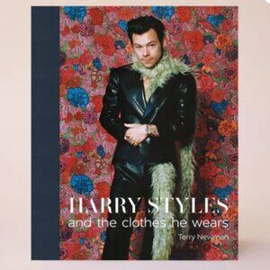 Harry Styles and the Clothes He Wears Coffee Table Book